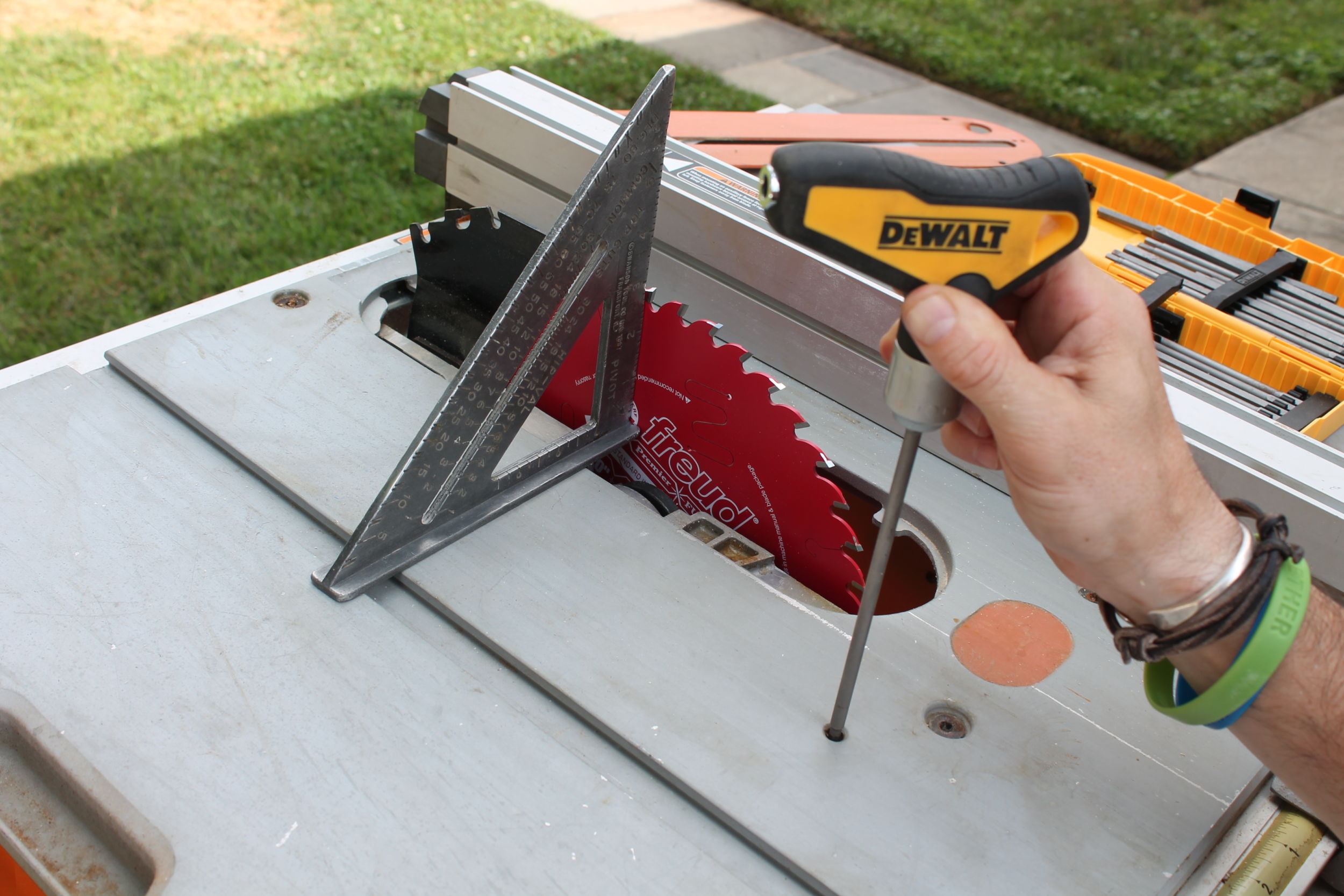 Check Blades for Square. Tool maintenance