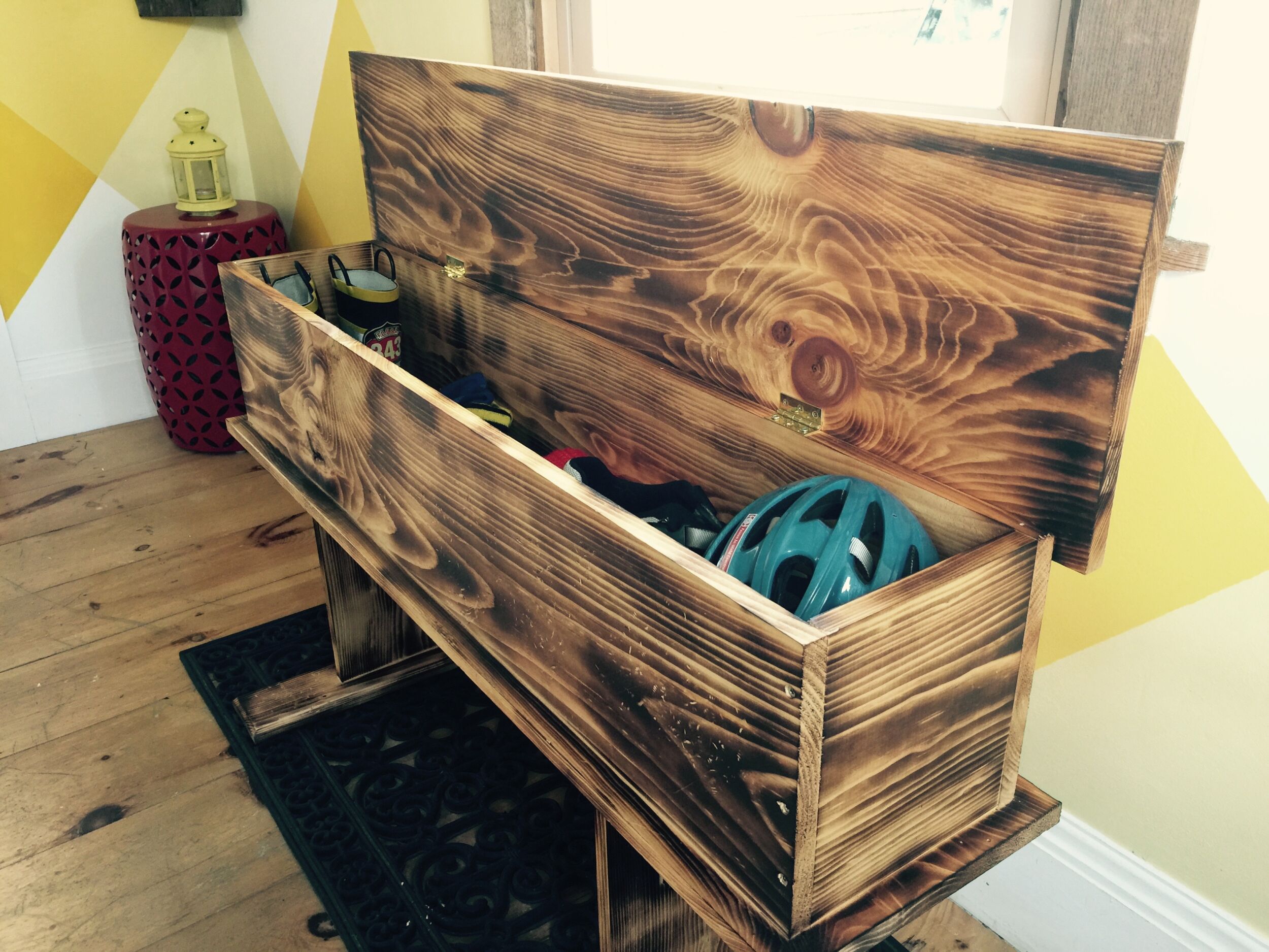 Love Rustic How To Make A Burnt Wood Storage Bench Myfixituplife