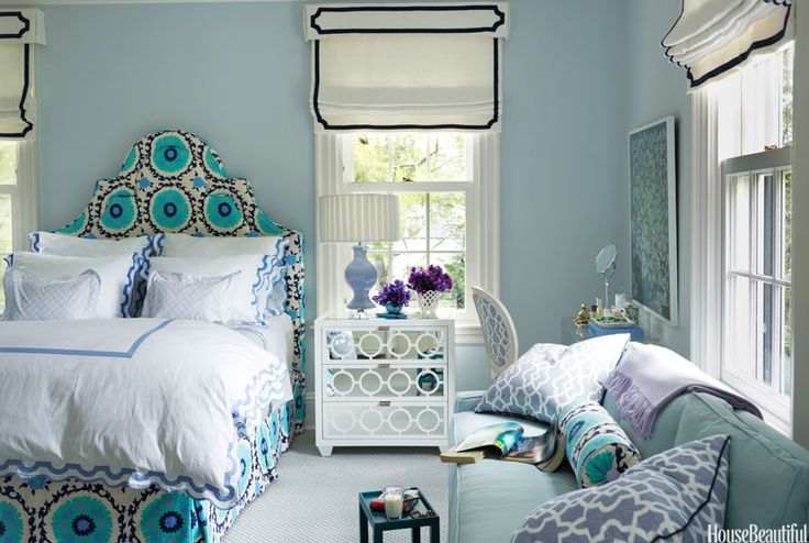 Soothing bedrooms can be perfect for the analogous color schemes. This shows off blue-green, blue, violet.