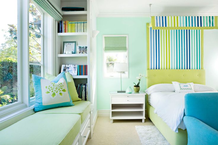 This little room is an analogous look with yellow-green, green-blue, and blue.