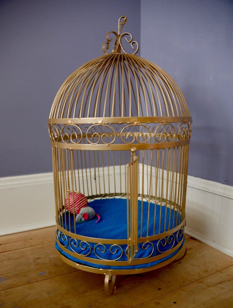 A birdcage makeover into a DIY cat bed. Sylvester the cat would be proud.