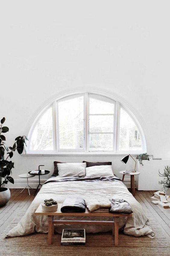 2016_0803_Personality in White_Bedroom_Window