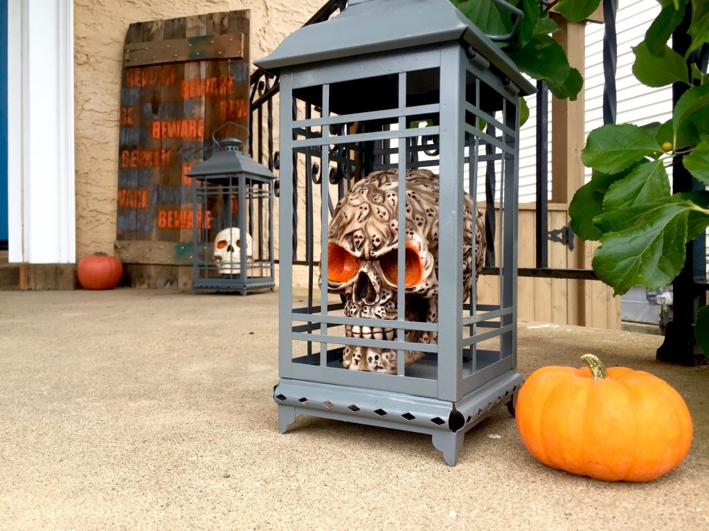 Halloween skull lantern Krylon paint pallet sign porch MyFixitUpLife