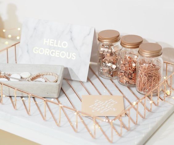 myfixituplife If you love the look of rose gold, how about a copper_rose gold desk set up? #EtsieDeskie #hossdesign