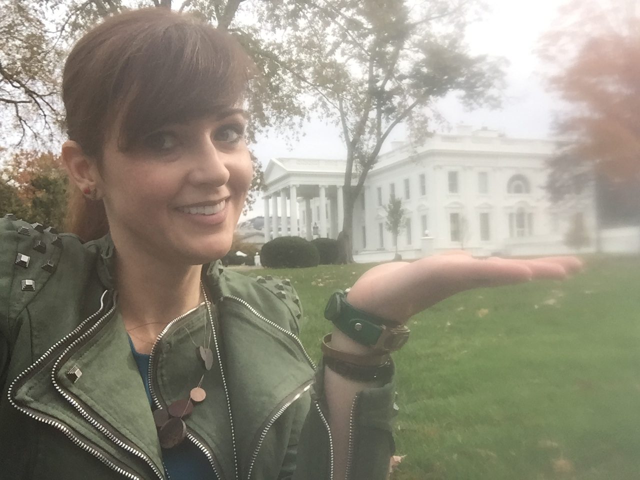 I enjoyed taking photos with the White House. 