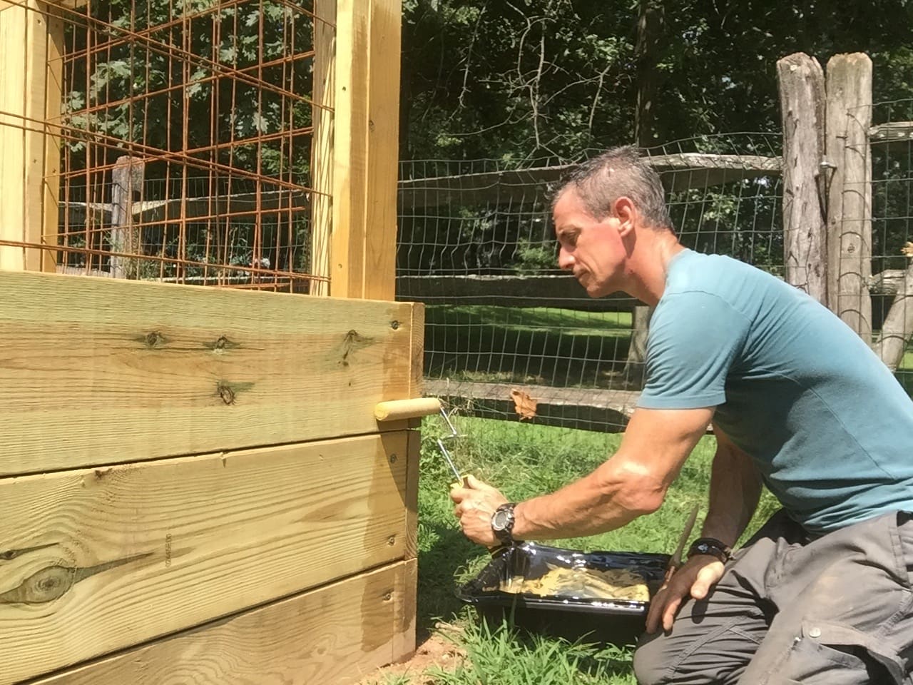Howto Tips to stain and seal a raised garden bed