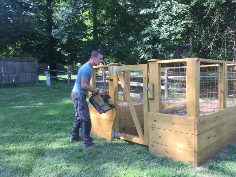 Howto Tips to stain and seal a raised garden bed