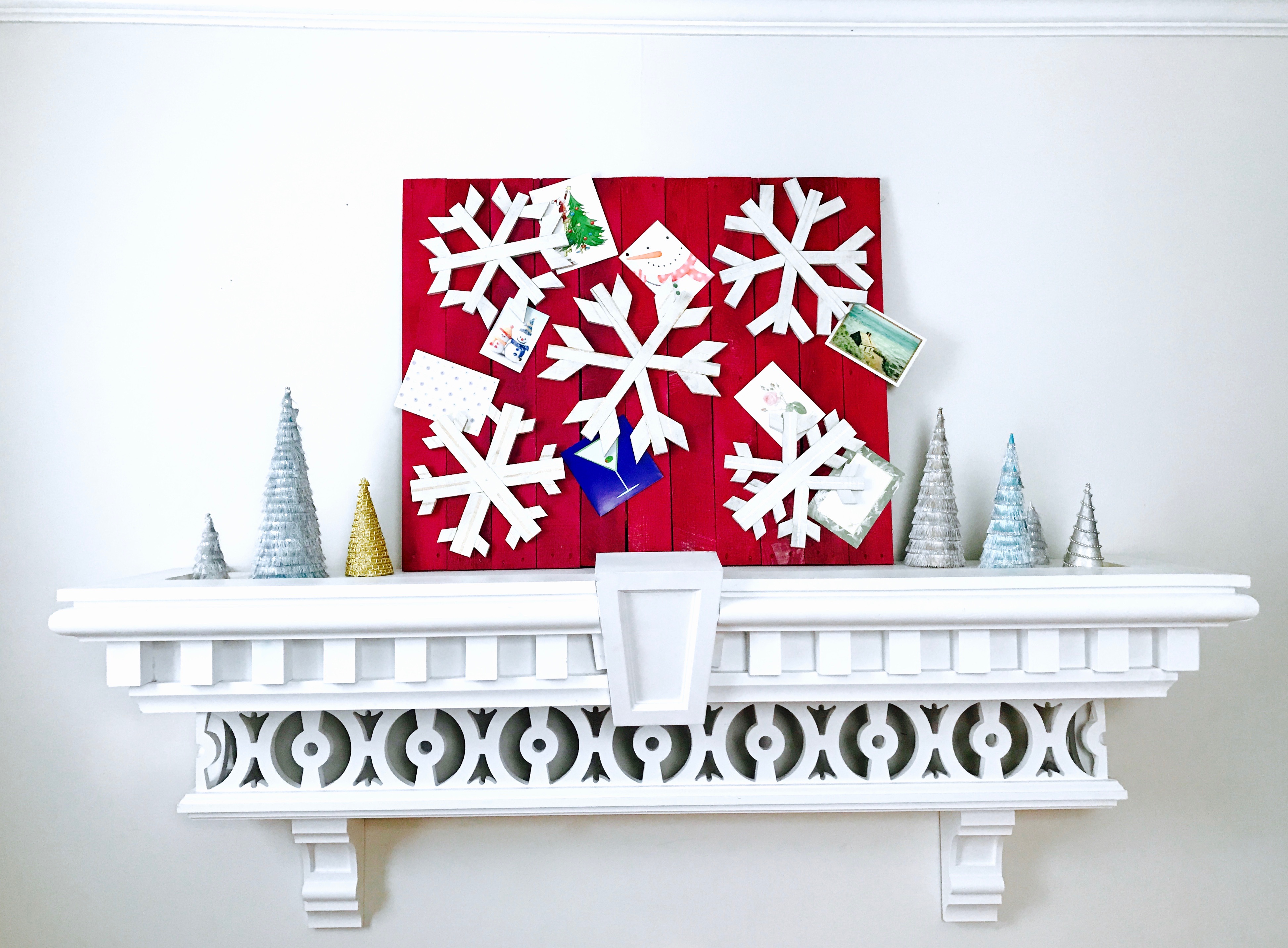 14 MyFixitUpLife Krylon Pallet December Holiday Snowflake Pallet DIY after decorated cards