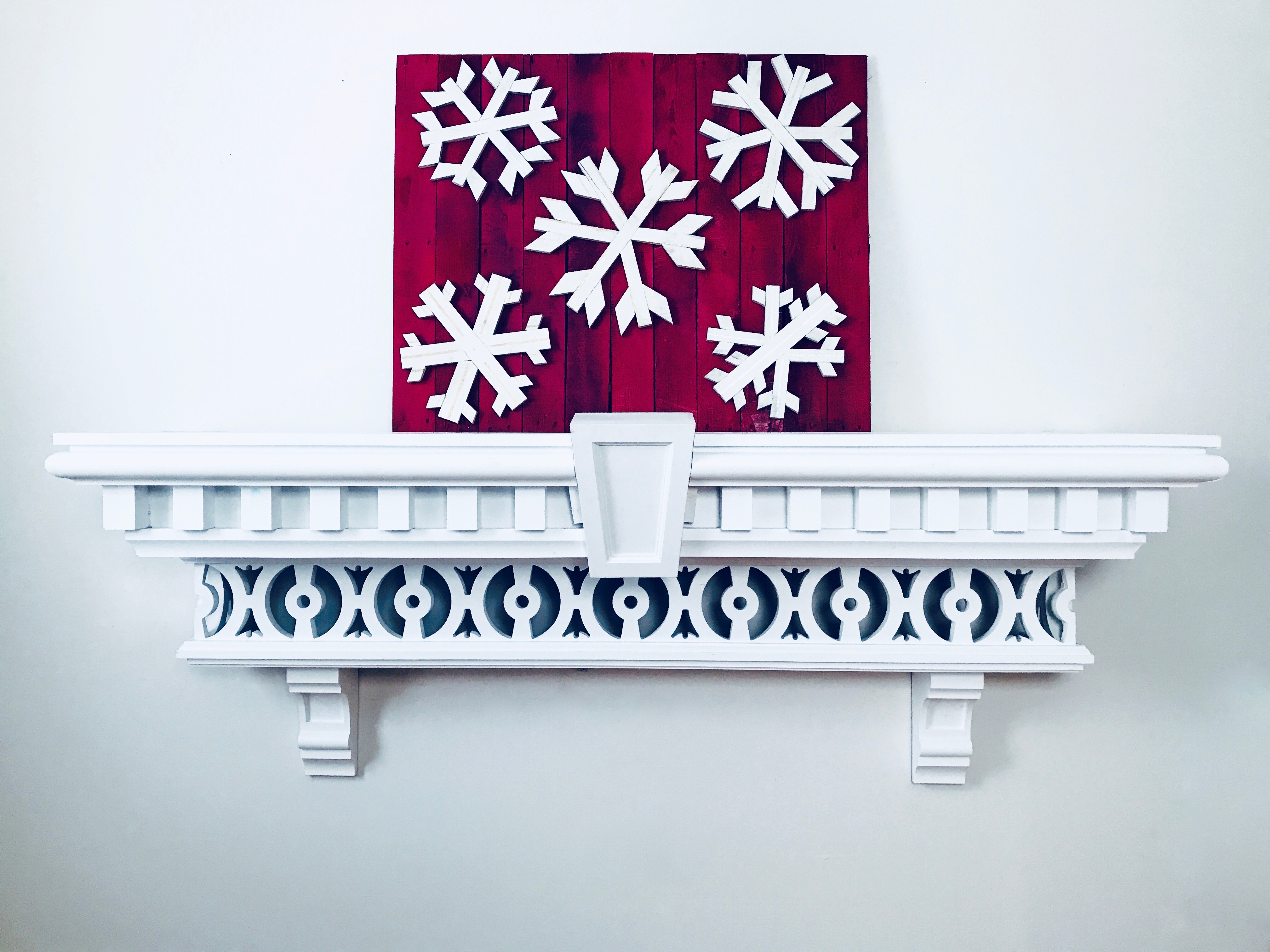 14 MyFixitUpLife Krylon Pallet December Holiday Snowflake Pallet DIY after