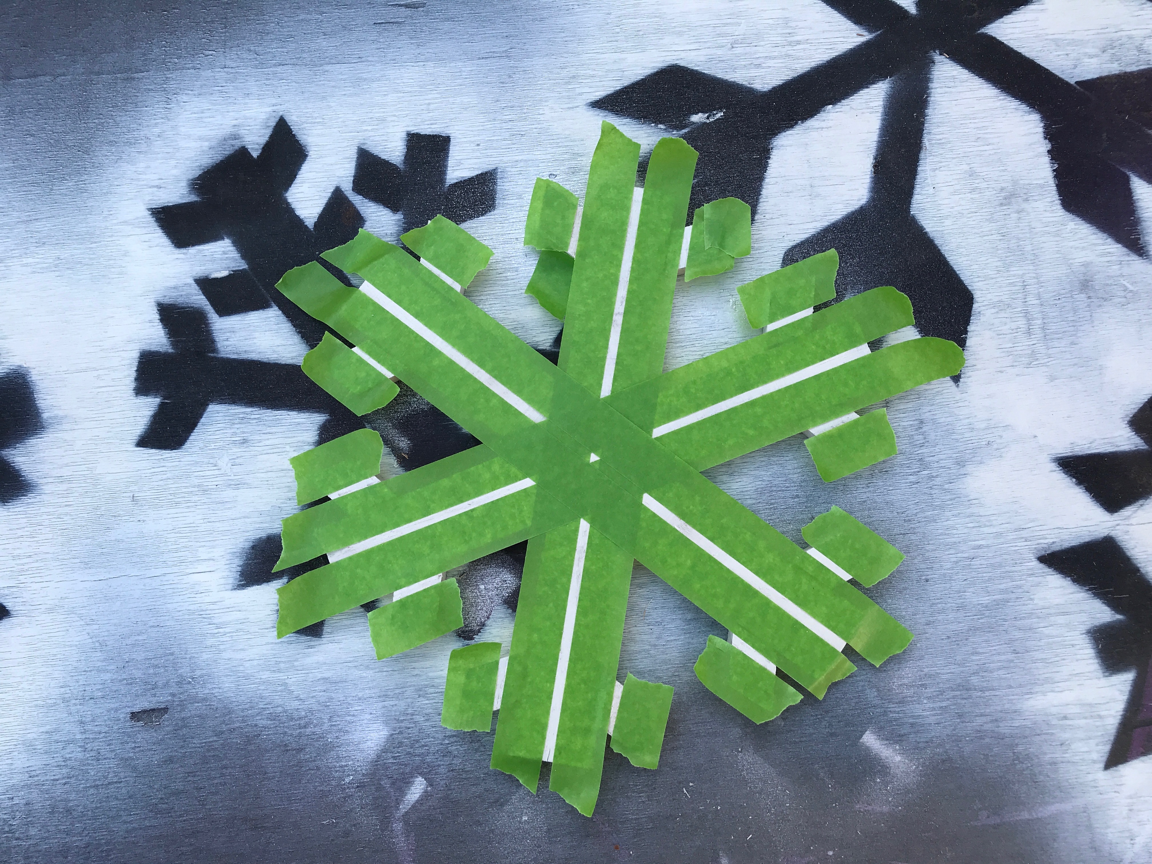 9 MyFixitUpLife Krylon Pallet December Holiday Snowflake Pallet DIY tape metallic detail paint