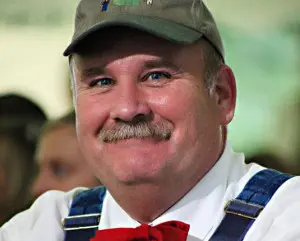 farmer-lee-jones-chefs-garden-300x241