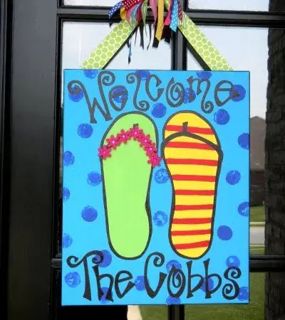 Summer flip flops summer door decor by Personally Pizazz's Lindsey Cobb MyFixitUpLife