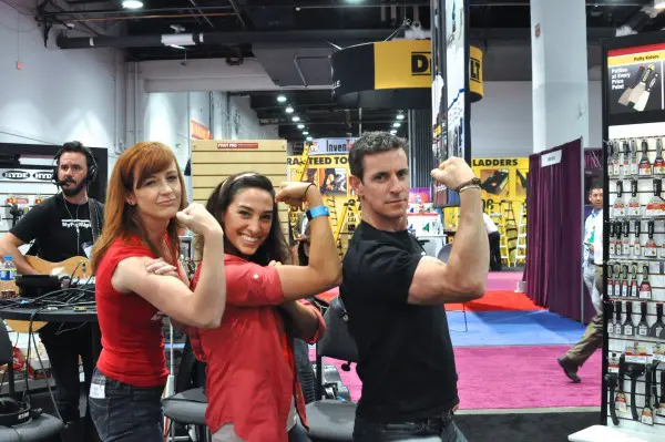 Muscle up with 'I Hate My Yard' host Sara Bendrick, Theresa, Mark MyFIxitUpLife