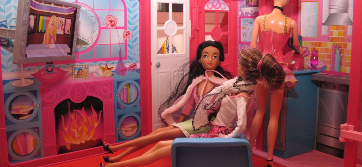 Barbie Vacation House living room