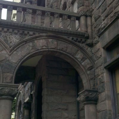 A segmented arch in a Victorian era Richardsonian Romanesque mansion.