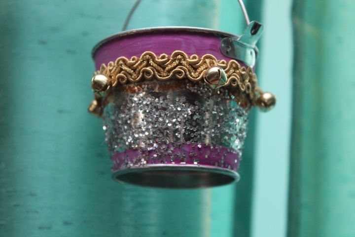 12 Days of Buckets: Easy Holiday Craft for the Entire Family