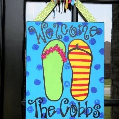 Summer flip flops summer door decor by Personally Pizazz's Lindsey Cobb MyFixitUpLife