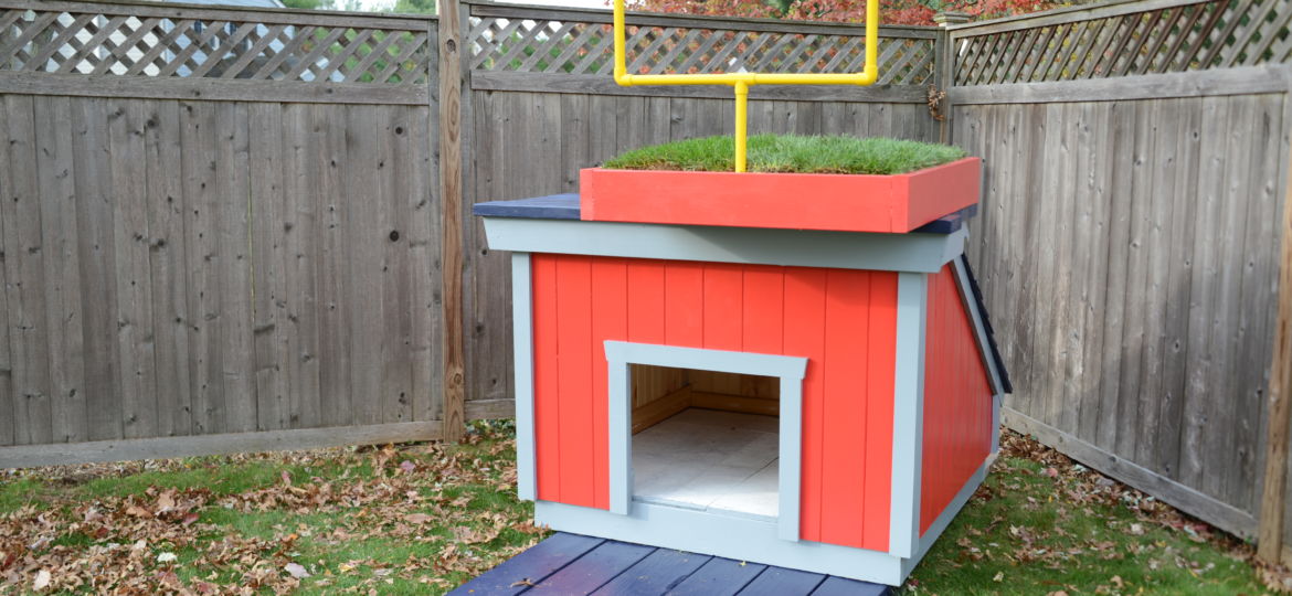 The Glidden Team Colors New England Patriots Dog House