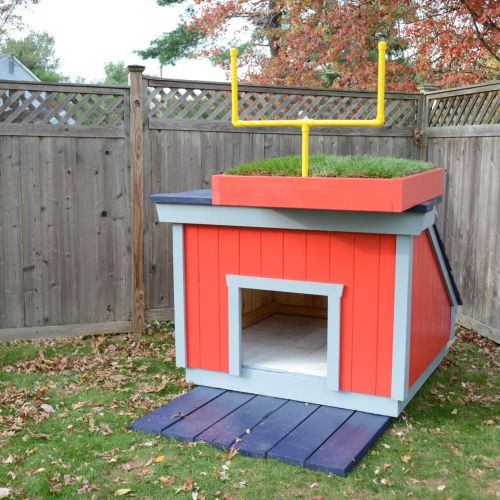 The Glidden Team Colors New England Patriots Dog House