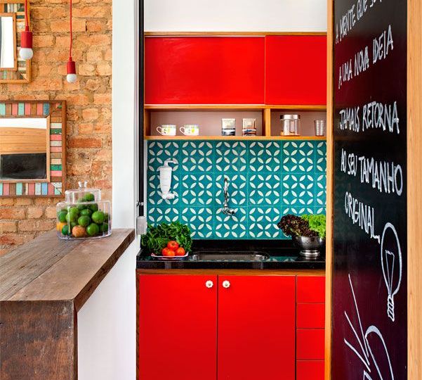 Turquoise and red have the orangey brick and blackboard frame in this view, making it a split complementary color scheme.