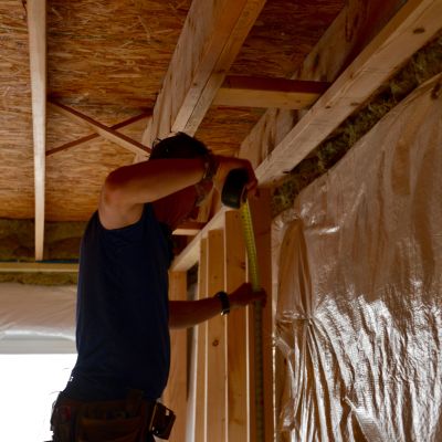 2016_MyFixitUpLife_Mark_Basement_Framing_Studs_Measuring