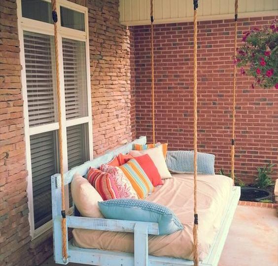 2016_MyFixitUpLife_HossColor_Pallet upcycle_porch pallet swing