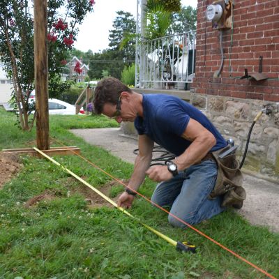 how to build a fence