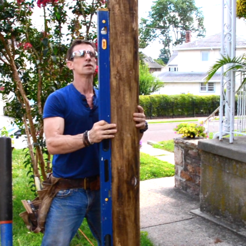 4 MyFixitUpLife How to place a fence post_check for plumb