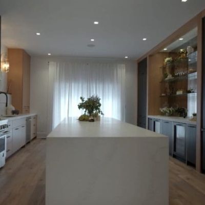 54-Alison-Victoria-Kitchen-HGTVwindy-city-kitche-living-space-832x468-1