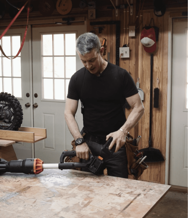 One Minute Tool Review_Worx LeafJet Cordless Blower battery