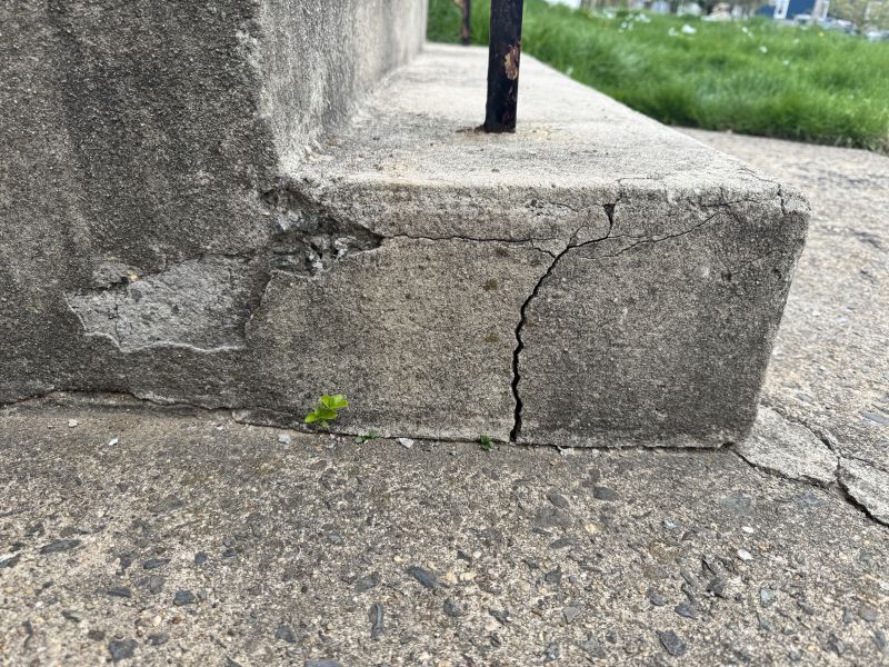 stairs - crack - concrete - home's foundation - myfixituplife