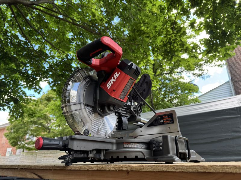 We tested the Skil 10-inch dual bevel sliding compound miter saw, Model MS 6305-00 ‣ MyFixitUpLife skil 10" miter saw - best sliding compound miter saw for DIYers - MyFixitUpLife tool review
