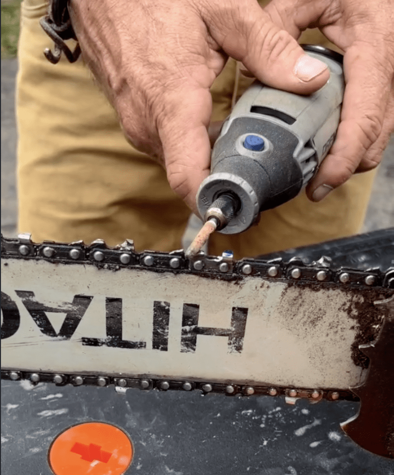 How to sharpen a chainsaw chain close up How to Sharpen a Chainsaw Chain Like a Pro Video MyFixitUpLife Close up look at how to sharpen a chainsaw chain Match up the bit with how the gullet is shaped MyFixitUpLife